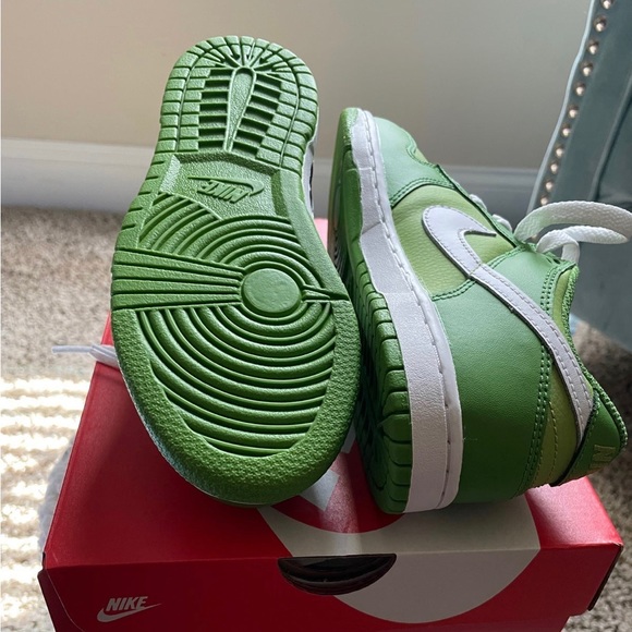 Green dunks - Picture 2 of 3